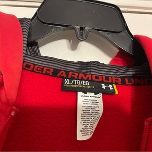 Under Armor Sweat Shirt